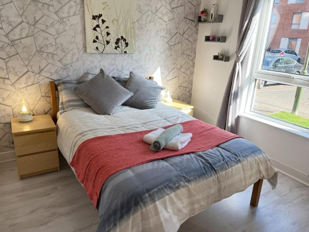 Bright 2 Bedroom Apartment - エディンバラ エクステリア 写真